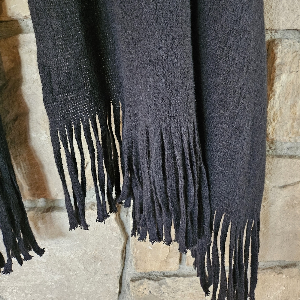 Steve Madden 100% Acrylic Black Fringe Detail Scarf - Picture 3 of 6